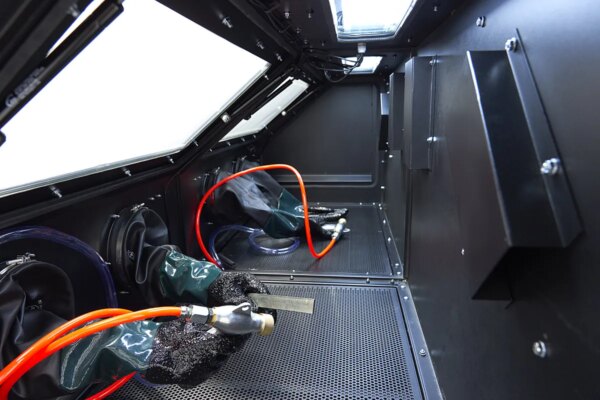 HBM SBC 880 Dubbele Straalcabine Met 2 Afzuigers - Image 18