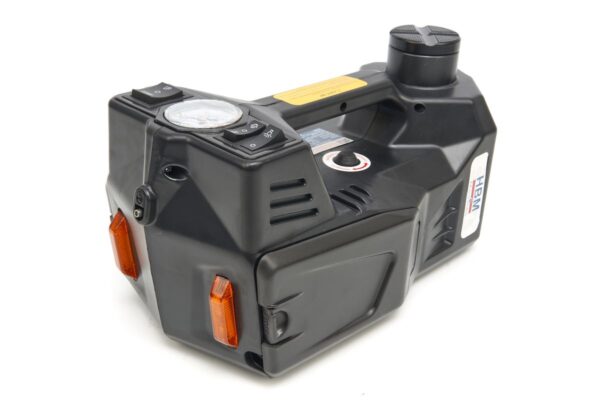 HBM Electrische 12 Volt 1,5 Ton Autokrik Met LED Verlichting Inclusief Slagmoersleutel 12 Volt in Hand - Image 2